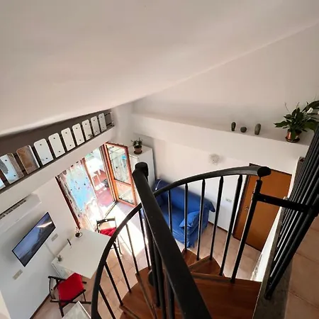 Apartment Mansardina A Pochi Passi Da Roma