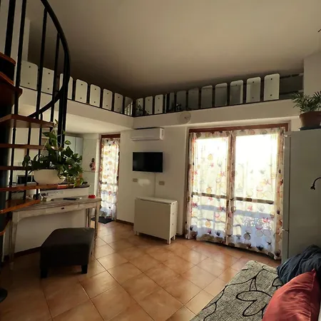 Apartment Mansardina A Pochi Passi Da Roma Morlupo